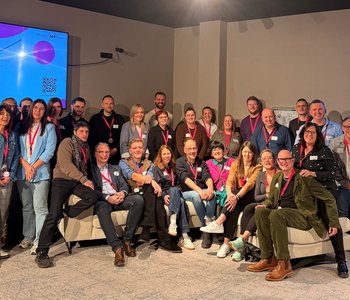 Gruppenfoto von Beteiligten des Fachtags im Foyer des Theaters